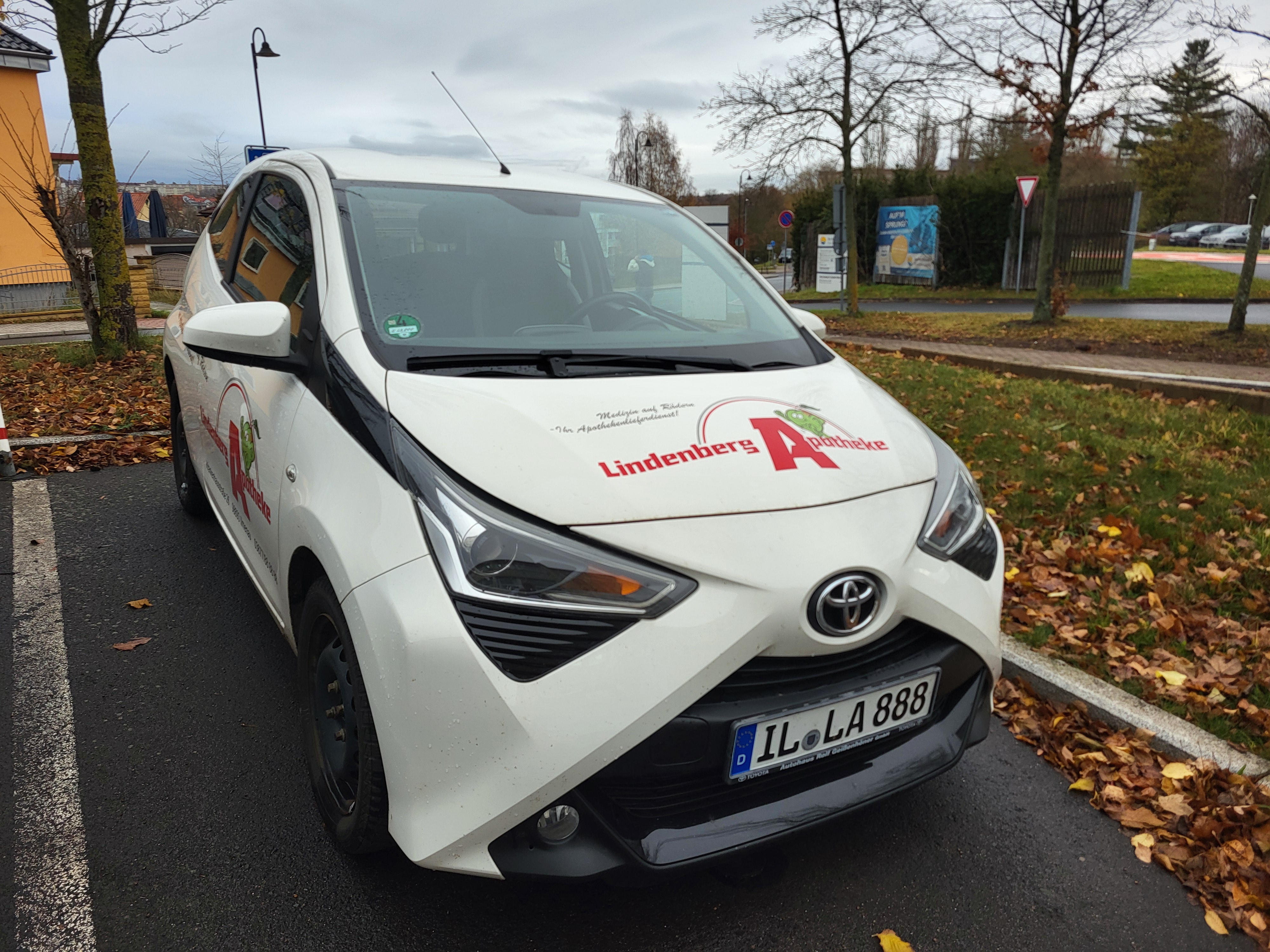 Lieferdienst Auto der Lindenberg-Apotheke